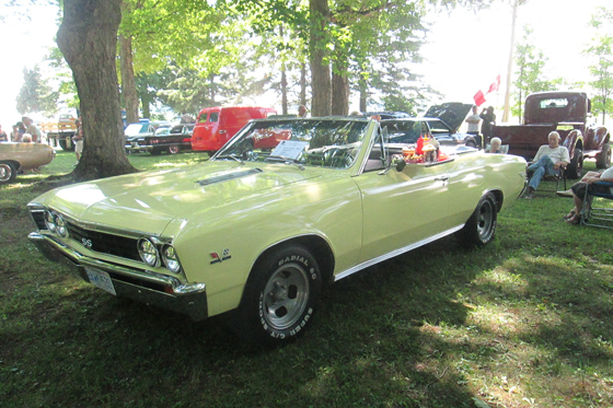 vintage car at Holstein Summer Dreams car show.