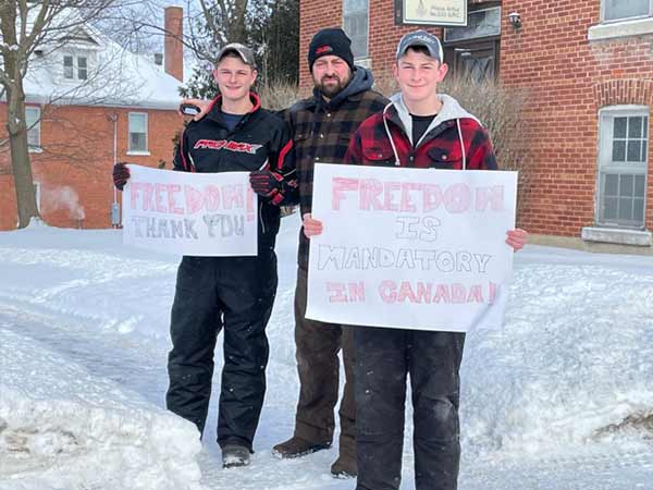 Protesters in Flesherton greeting Freedom Convoy 2022