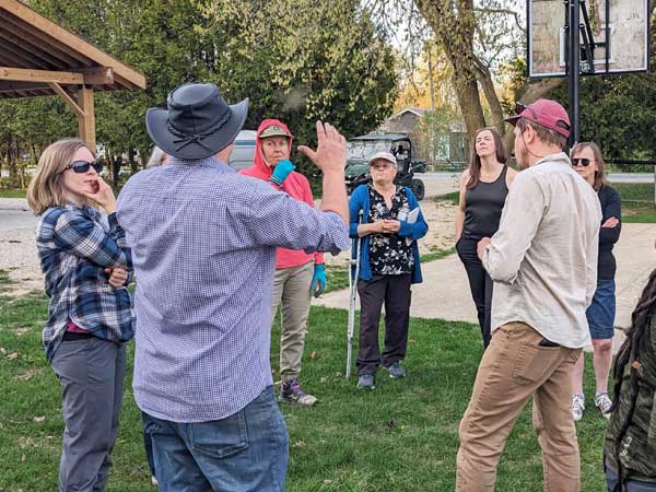 Grey Highlands Deputy Mayor Dane Nieslen talks to volunteers